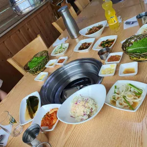 엄지흑돼지 사진