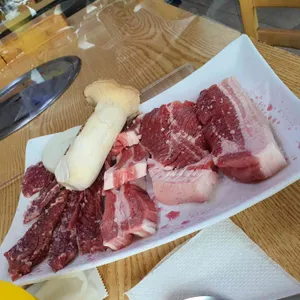 엄지흑돼지 사진