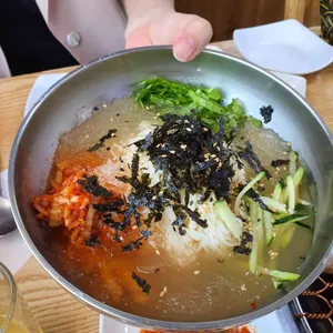 엄지흑돼지 사진