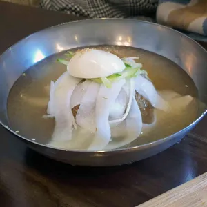 육쌈냉면 사진