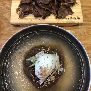 육쌈냉면 사진
