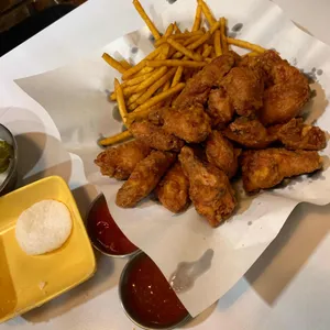 깐부치킨 사진