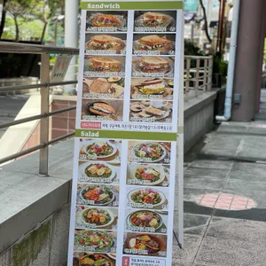 샐러데이즈 리뷰 사진