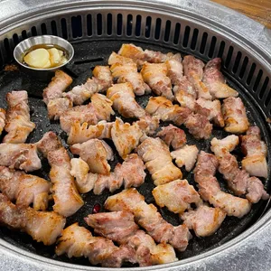 돼지만 왕소금구이 사진