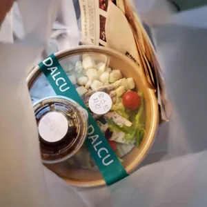 달리는 커피 사진