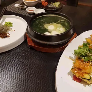 경복궁 블랙 사진