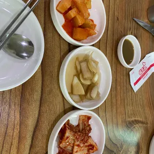 엄윤용얼큰한뼈해장국 사진