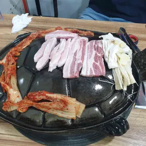 거북솥삼겹살 사진