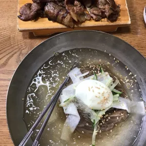 육쌈냉면 사진