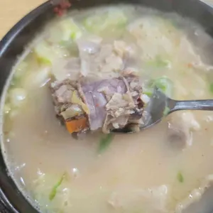 육뚝빼기국밥막국수 사진