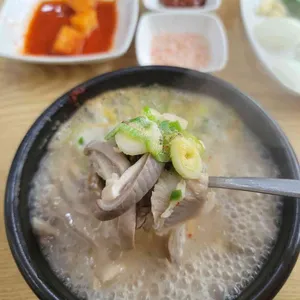 육뚝빼기국밥막국수 사진