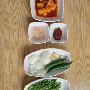 육뚝빼기국밥막국수 사진