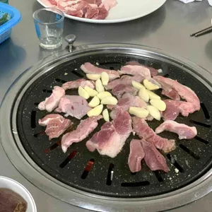 푸짐한뒤고기 사진