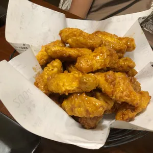 교촌치킨 사진