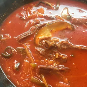 육칼밥 산아래 사진