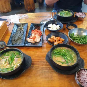꽃돼지국밥 사진