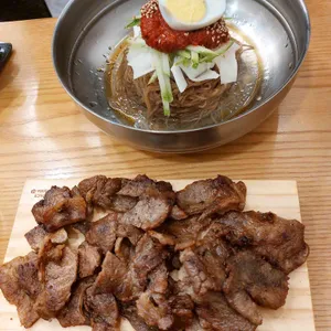 육쌈냉면 사진