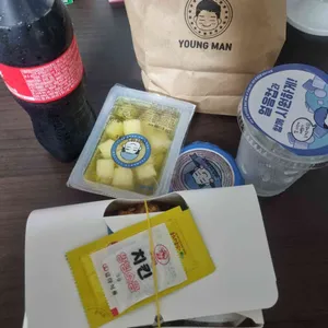 청년치킨 사진