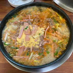 최네집 사진