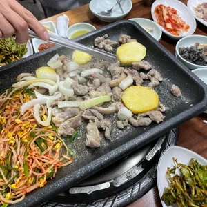 솥뚜껑오리구이 사진