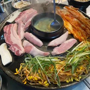 솥뚜껑 돼지야 리뷰 사진