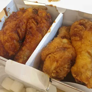 교촌치킨 사진