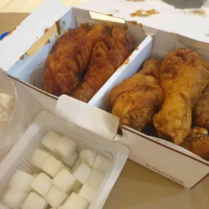 교촌치킨 사진