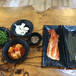 꽃돼지국밥 사진