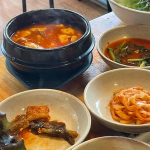 향나무세그루 사진