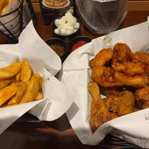 교촌치킨 사진