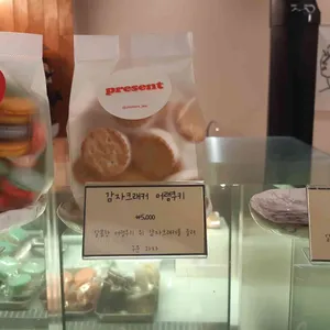 프레젠트 리뷰 사진