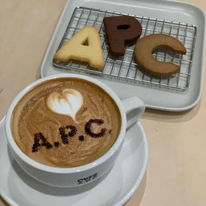 CAFE A.P.C 사진