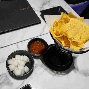 교촌치킨 사진