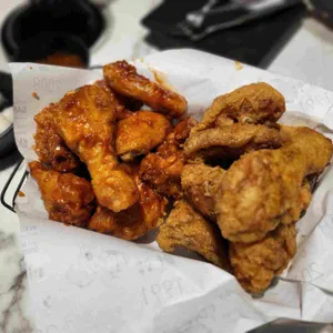 교촌치킨 사진