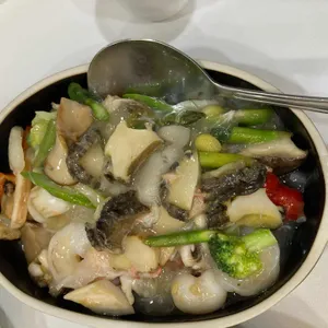 동천홍 사진