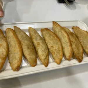동천홍 사진