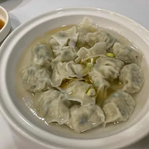 동천홍 사진