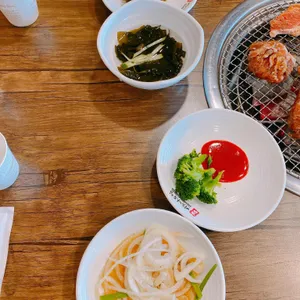 참버드나무집 사진