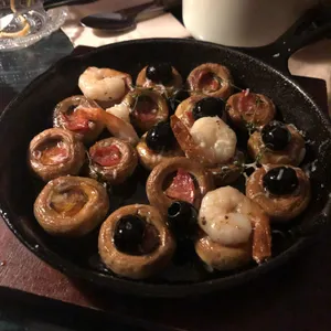 웨일스 리뷰 사진