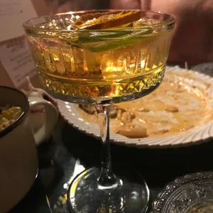 웨일스 리뷰 사진