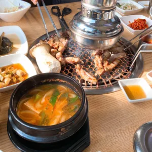 엄지흑돼지 사진