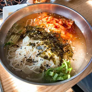 엄지흑돼지 사진