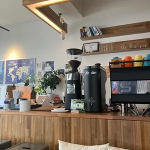 델로니어스 커피 로스터스 리뷰 사진