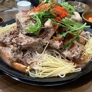 솥뚜껑 감자탕 사진