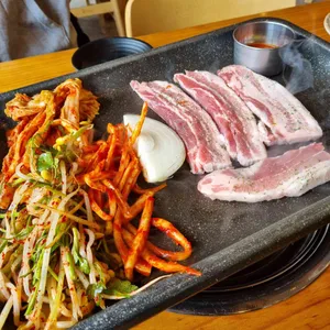 24시 김치찌게 삽겹살 고기차차 사진