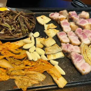 완백부대찌개 고사리꽃삼겹 사진