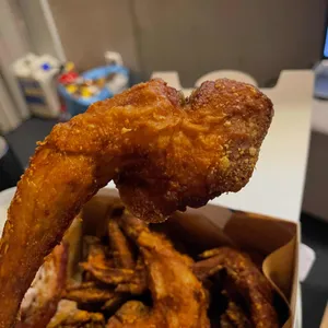 야들리애치킨 사진