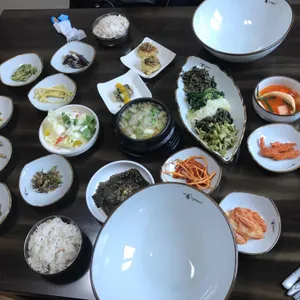 봄날 칼국수 보리밥 사진
