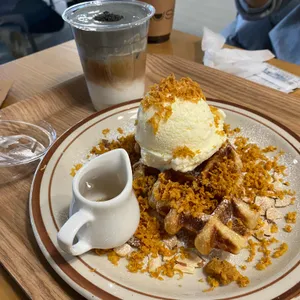 카페 포즈 사진