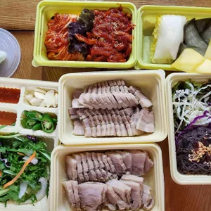 원할머니보쌈족발 박가부대 사진